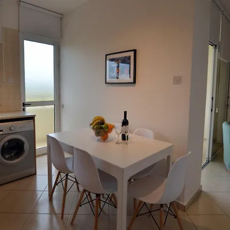 Apartment Olivia Mackenzie With Pool Larnaca
