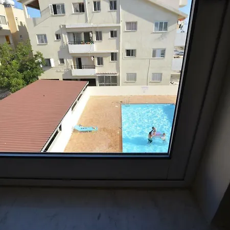 Olivia Mackenzie With Pool Apartment *